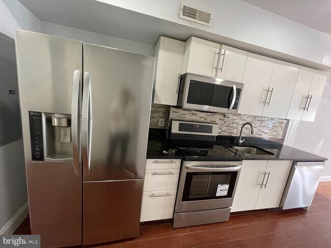 Primary Photo - 617 N 11th St