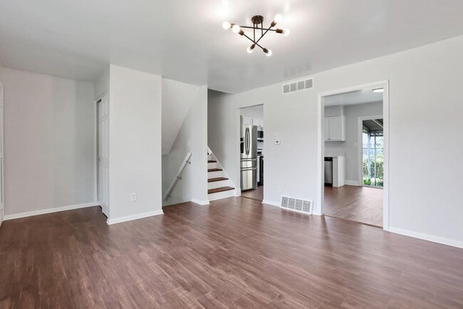 Building Photo - 3150 Vauxhall Dr