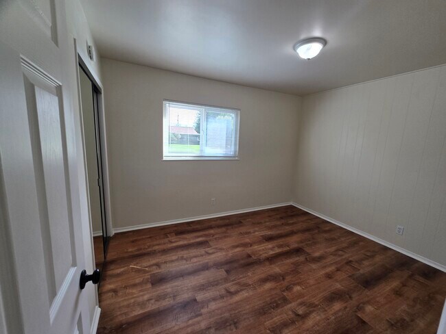 Building Photo - 449 Thumbelina Dr