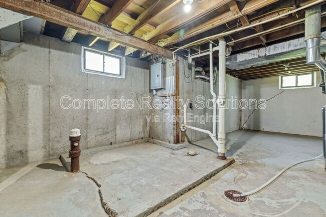 Building Photo - 10721 Spring Garden Dr