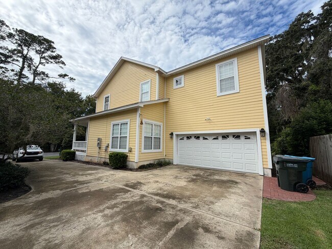 Building Photo - 105 Serenity Ln