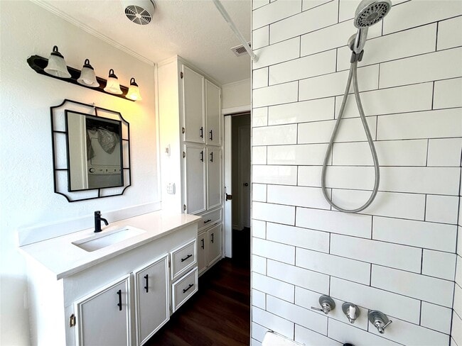 Building Photo - 5422 Timber Creek Dr