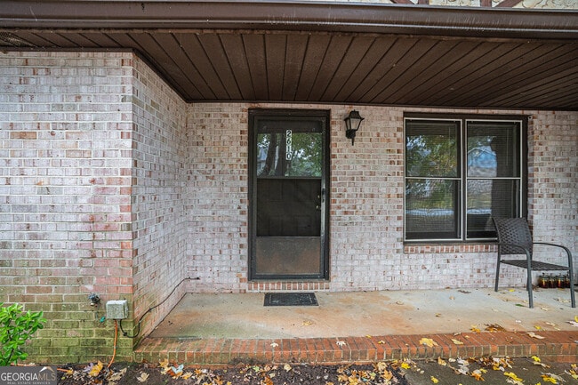 Building Photo - 2610 Golfview Terrace SE