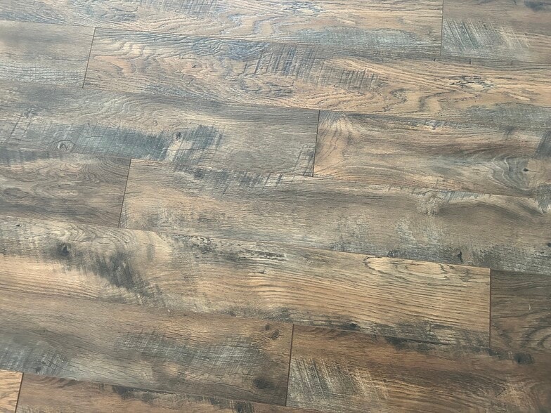 Living room flooring - 2702 Lantern Walk SE