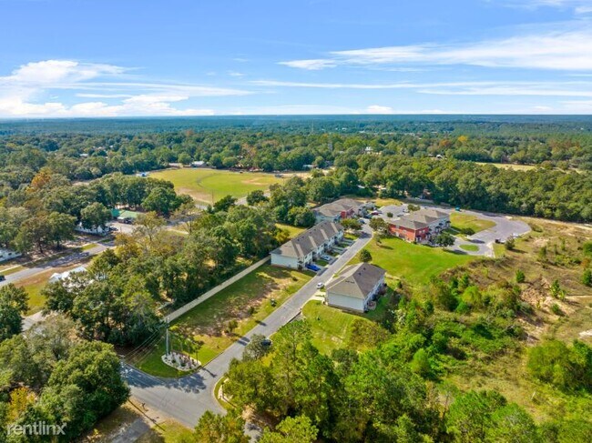 Building Photo - 2 br, 2.5 bath Townhome - 813 Arbor Lake Dr