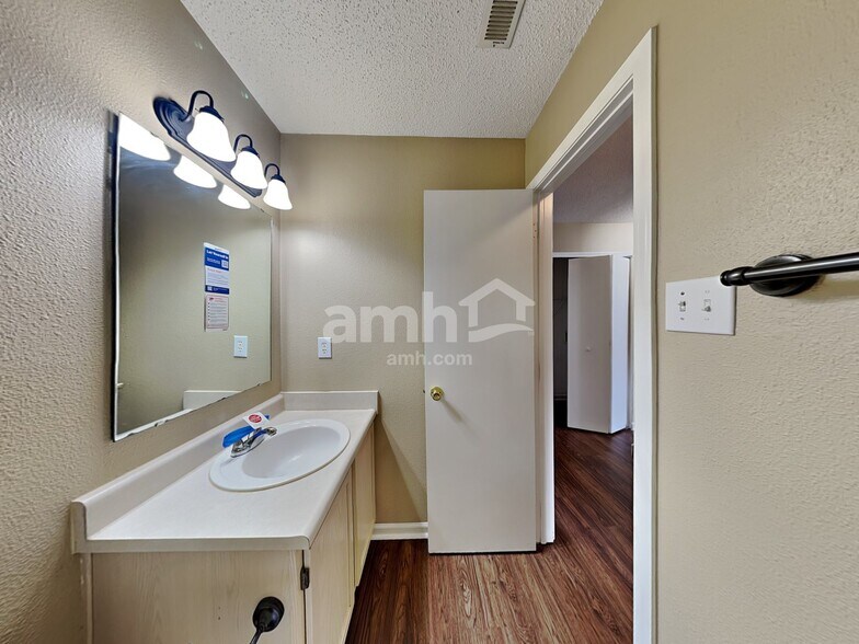 Building Photo - 19354 Tradewinds Dr