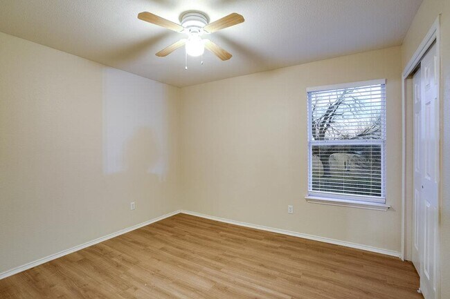 Building Photo - 201 Creek Ledge Dr