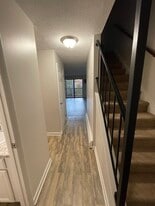 Building Photo - 347 Oakland St