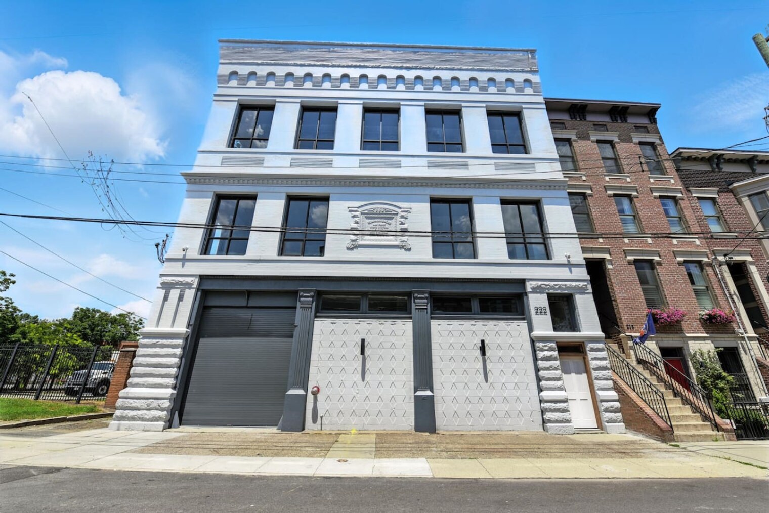 Building Photo - 222 W 15th St