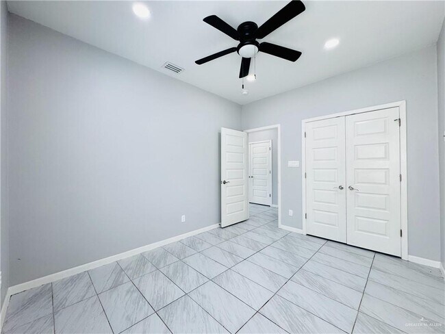 Building Photo - 3913 Bella Costa Dr