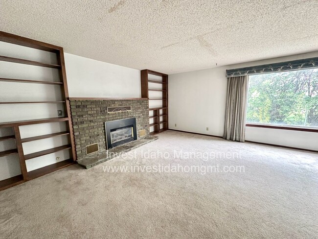 Building Photo - 2518 W Orchard Ave