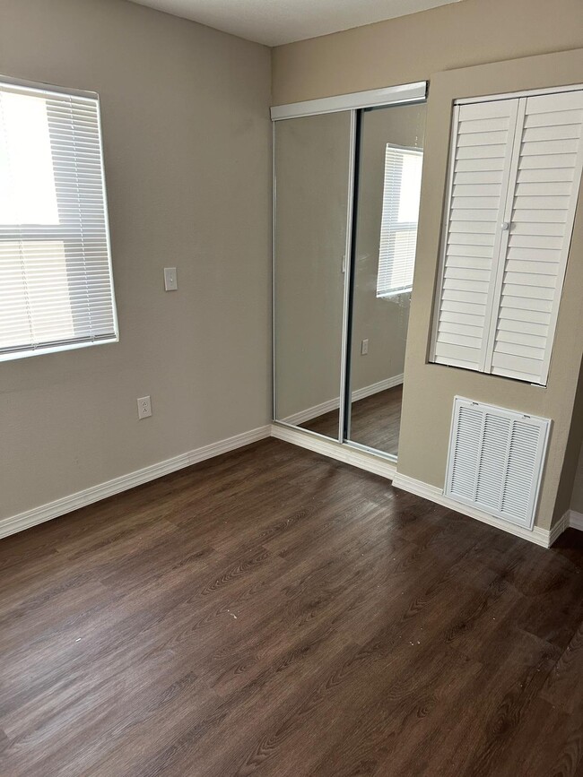 Building Photo - 825 Booker Ave