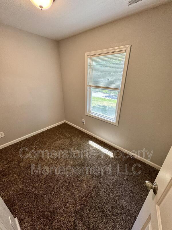 Building Photo - 8205 Center Dr