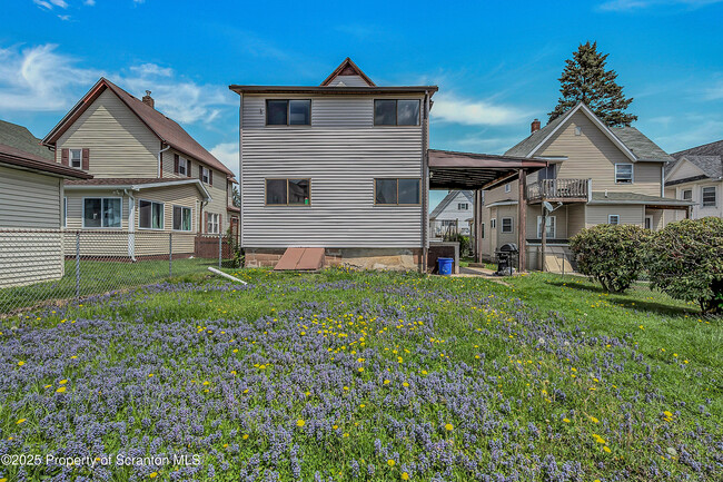 Building Photo - 1605 Bulwer St