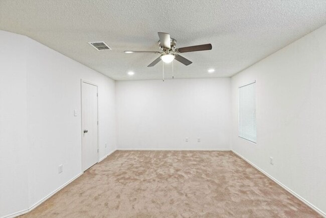 Building Photo - 2508 Clear Brook Dr