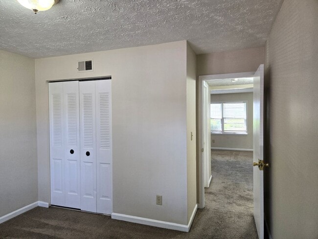 Building Photo - Camelot 2 Bedrooms. 1st Floor Apartment.  ...
