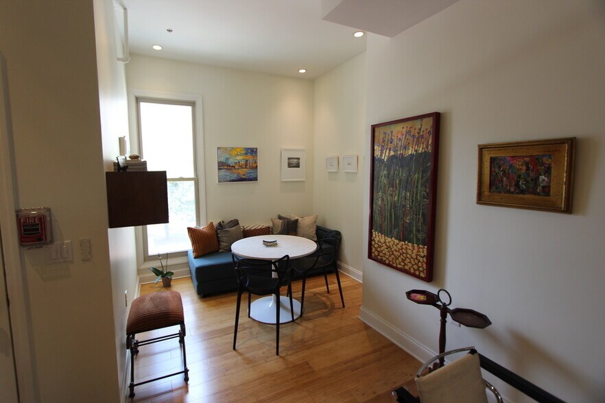 Reading Nook - 139 7th St