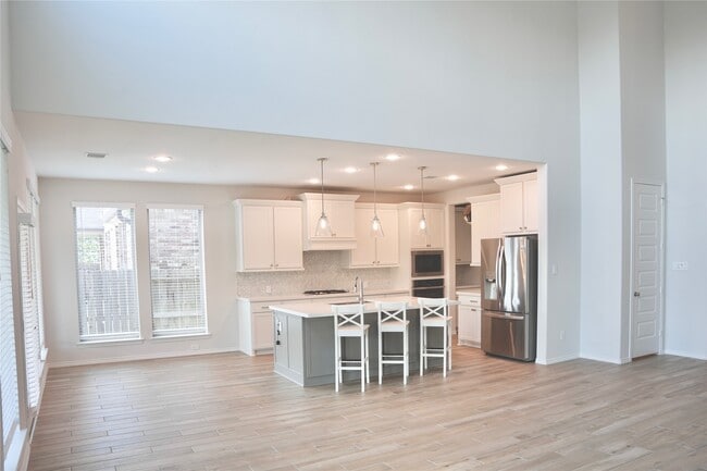 Building Photo - 24727 Tanoureen Dr