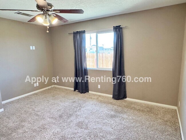 Building Photo - Modern 4 Bedroom 2 Bathroom Home