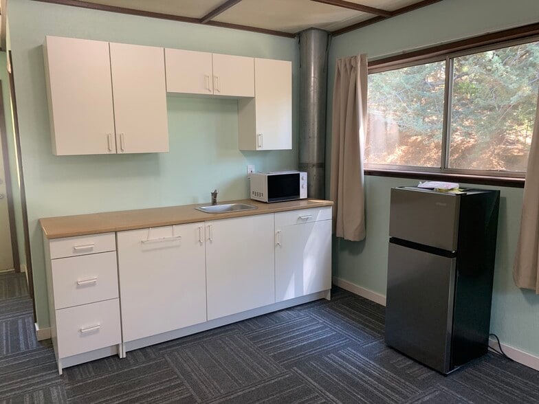 Building Photo - 4701 Park Hill Dr