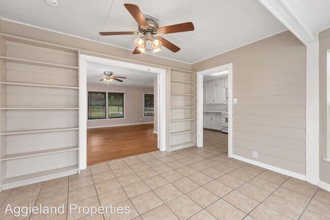 Building Photo - 2 br, 1 bath House - 3801 Ridgewood