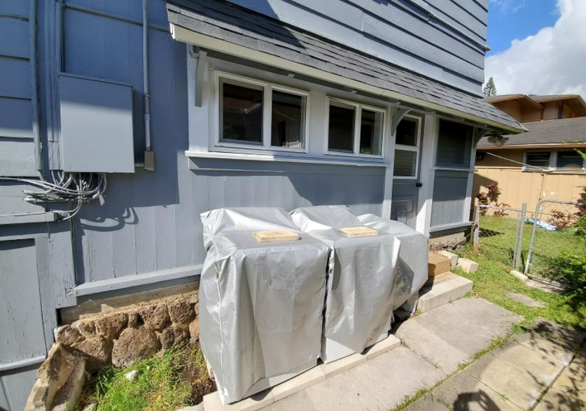 Building Photo - 2477 E Manoa Rd