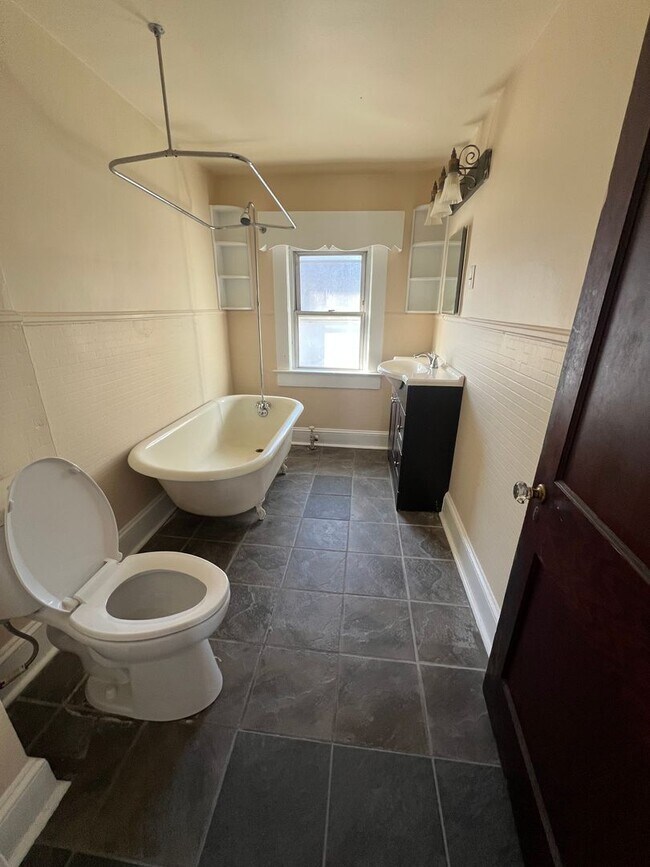 Building Photo - Large 3 Bed/1 Bath Scranton Single Family ...