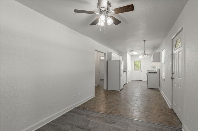 Building Photo - 7A Hickory Ln