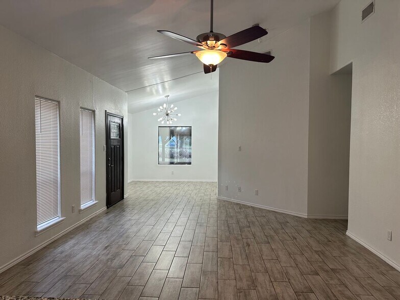 Building Photo - 905 Colorado Ct