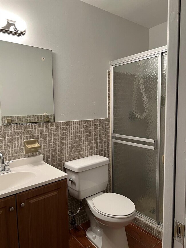Building Photo - 7407 NW 76th Ct