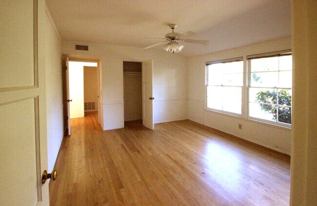 Building Photo - 12700 Kling St