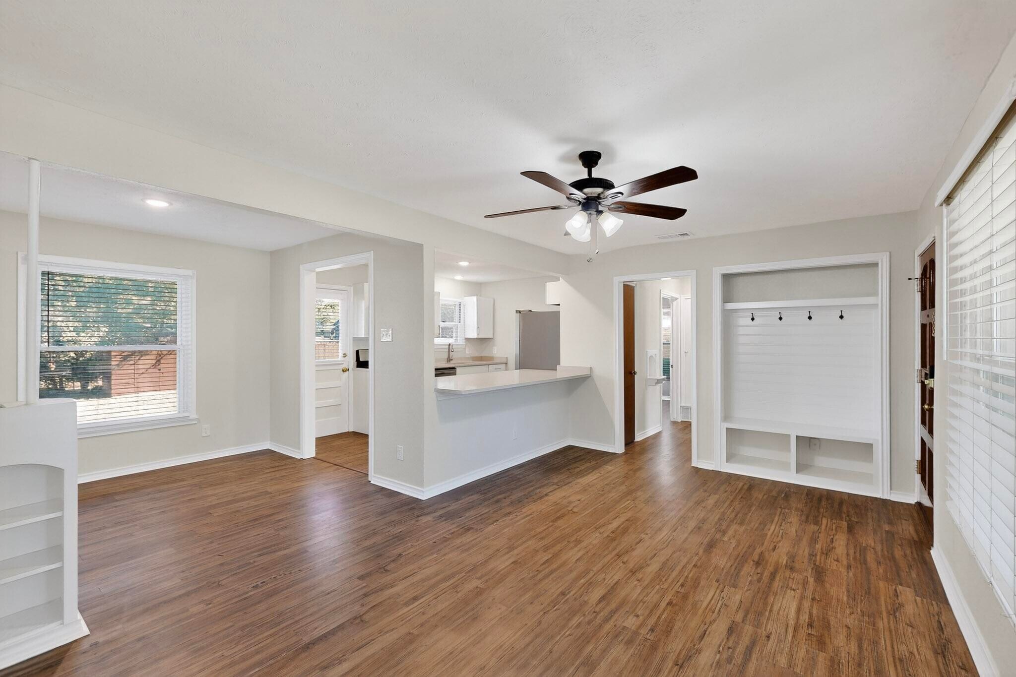 Building Photo - 2207 Housley Dr