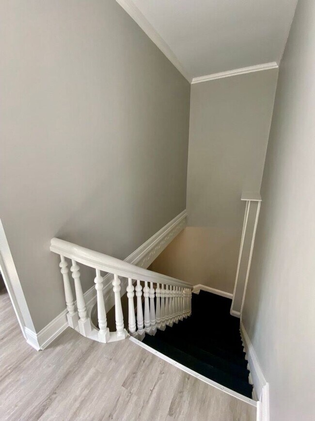 Building Photo - 6 Bed/2.5 Bath Mins. From UC $600/pp ($3,600/mo)!