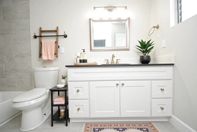 Building Photo - 2515 Yoakum Blvd