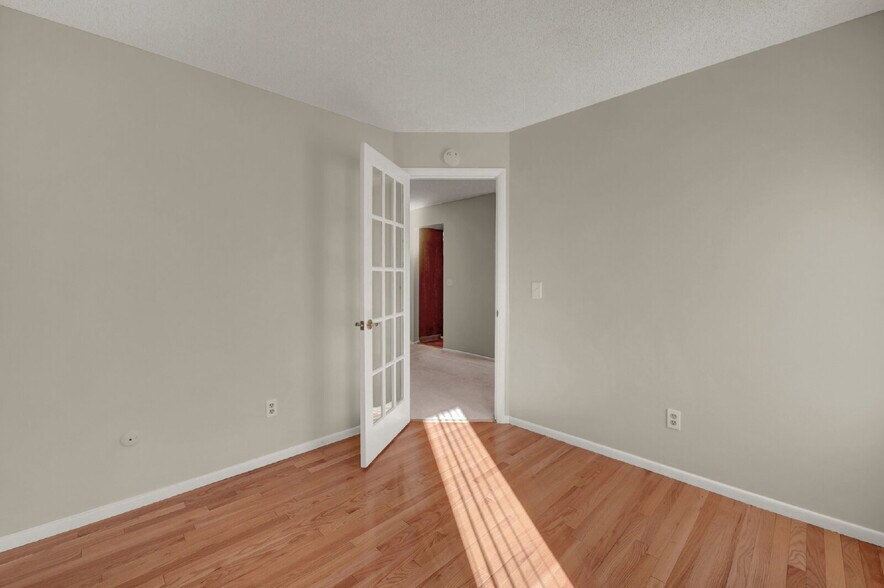 Building Photo - Updated 4-Bedroom Home in DTC – Vaulted Ce...