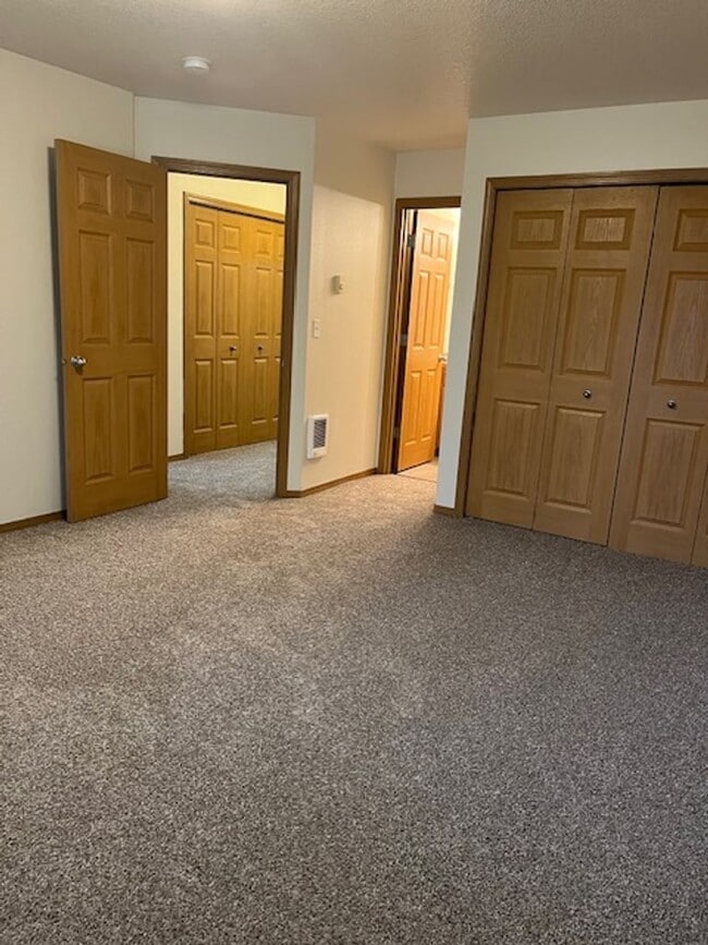 Building Photo - 3 Bedroom Town Home Gresham