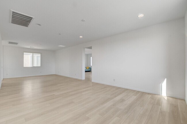 Building Photo - 10276 Thurso Ave