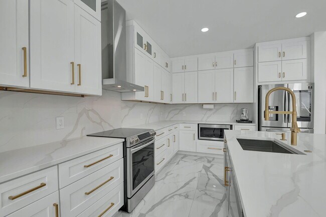 Building Photo - 10872 Tamoron Ln