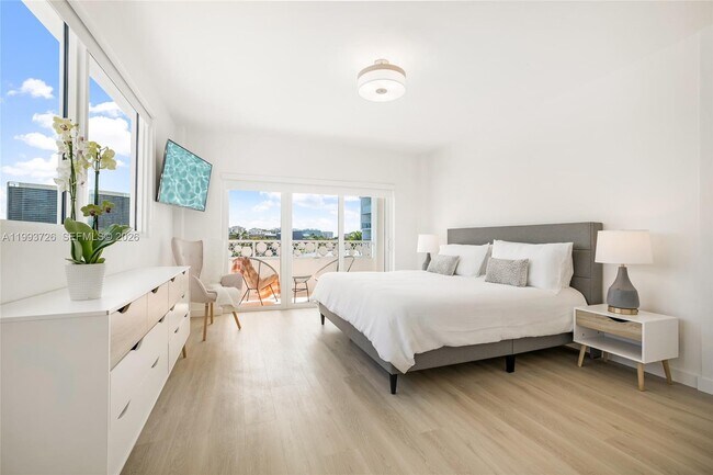 Building Photo - 9881 E Bay Harbor Dr