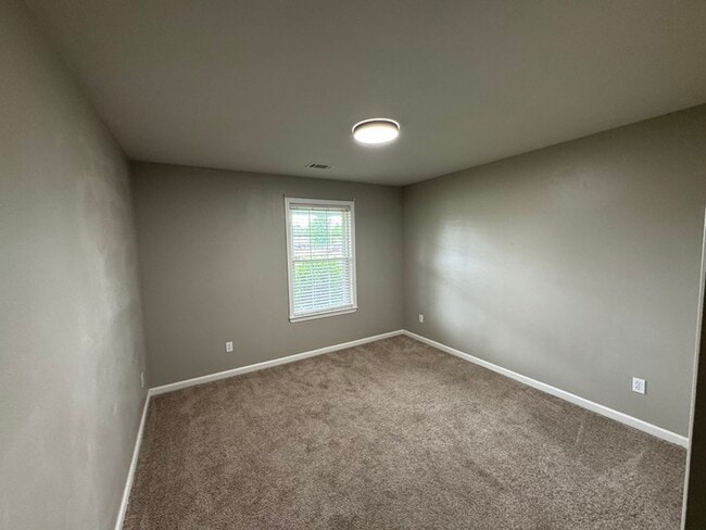 Building Photo - Nice 3 Bedroom 2.5 Bathroom Home on Large Lot in Sherwood