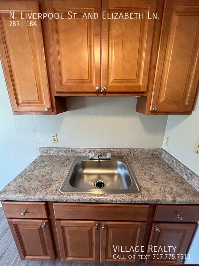 Building Photo - 65 N Liverpool St