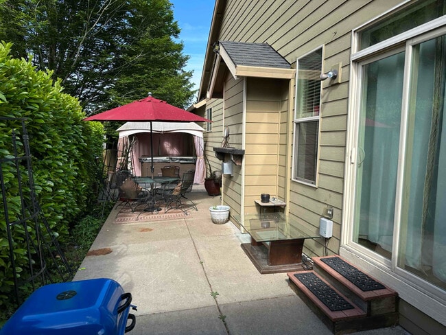 Building Photo - 16138 NE Wasco Ct