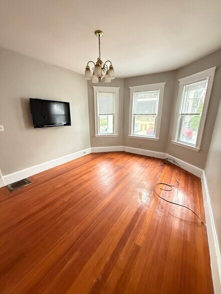 Primary Photo - 49 Saint Margaret St