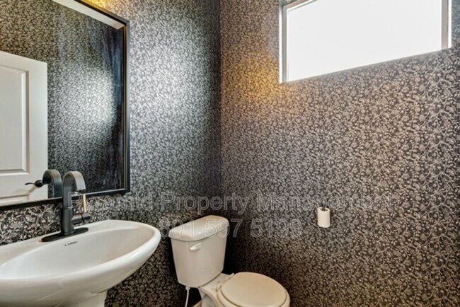 Building Photo - 994 S 4090 W