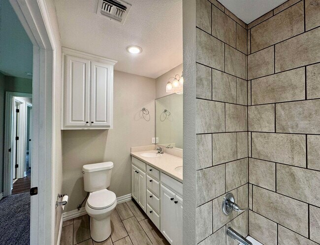 Building Photo - 3208 Northwest Dr