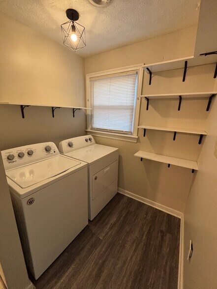 Laundry - 2925 Stanwix Ln