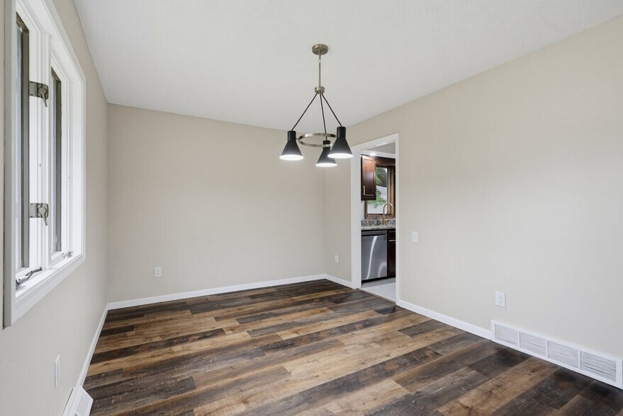 Building Photo - 5460 Echodell Ave NW