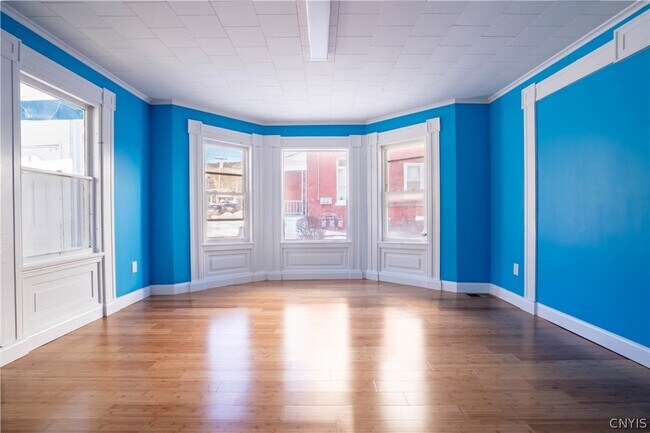 Building Photo - 599 Albany St