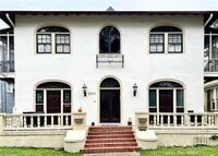 Building Photo - 2011 General Pershing St