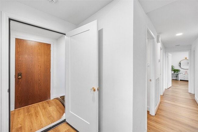 Building Photo - 14 Greenway Plz